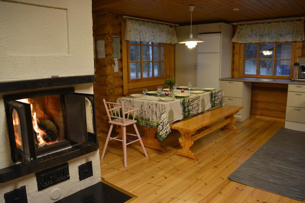 Lomapesae Cottages Pertunmaa Szoba fotó